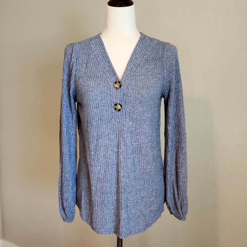 Maternity soft longsleeve top, button detail and elastic at wrist, no flaws